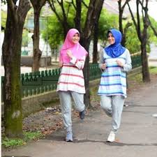 Olahraga saat ini banyak sekali ragamnya mulai dari volly, senam, memanah, berkuda, dan lainnya. Olahraga Tetap Cantik Dan Syari Dengan Baju Olahraga Muslimah Zoya Citra Muslima