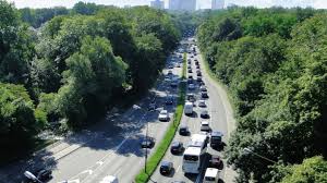 Reiten im englischen garten auf der reitwiese. Englischer Garten Reiter Will Den Tunnel Munchen Sz De