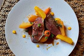 Magret De Canard A L Orange Gastronomique Navets Boule D Or Et Carottes Magret De Canard Canard A L Orange Plat Gastronomique