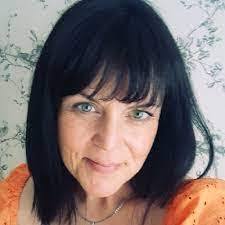 Hilary Whalen's Instagram, Twitter & Facebook