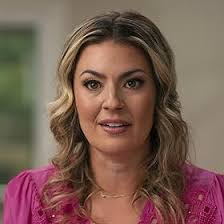 Amanda Renner's Instagram, Twitter & Facebook