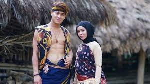 Muhammad rizky billar yang lebih dikenal sebagai rizky billar (lahir di medan, 12 juli 1995; Ini Deretan Artis Yang Jadi Pendamping Lamaran Lesti Kejora Dan Rizky Billar