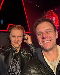 Armin van Buuren het 'n nuwe foto bygevoeg.