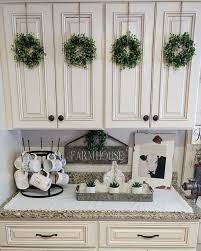 Best 100 White Kitchen Cabinets Decor Ideas For Farmhouse Style Design 36 With Images Farmhouse Kitchen Decor Kitchen Cabinets Decor Rustic Farmhouse Kitchen