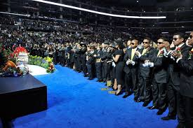 La mort de michael jackson est survenue le 25 juin 2009 dans son manoir de holmby hills à los angeles, en californie, à la suite d'un arrêt cardiaque ayant pour cause une intoxication aiguë au propofol. Le Rideau Tombe Sur Michael Jackson La Presse