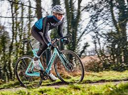 Complete internal cable routing completes the aesthetics of the aria for 2020. Bianchi Aria Disc 105 Two Review Road Bikes Bikes Bikeradar