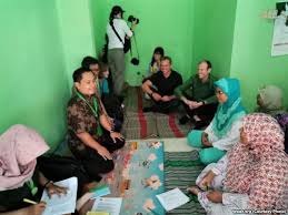The organization is run by gary white and has an annual revenue of $24,555,988. Photos Matt Damon Visits Jakarta And Central Java To Witness The Work Of His Water Org Charity Coconuts Jakarta