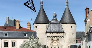Nancy Une Terrasse Unique Et Ephemere Pour Faire La Chouille Sur Les Hauteurs De La Porte De La Craffe Le Lorrain Terrasse Hauteur Portes