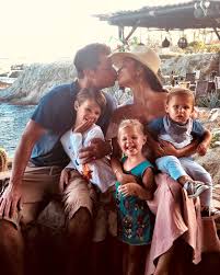 Nick lachey was born on november 9, 1973 in harlan, kentucky hide show actor (35 credits). Get To Know Miss Usa Hosts Vanessa And Nick Lachey Family Life Relationship More Feeling The Vibe Magazine