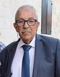 سيأتي يوم... تدفن فيه أباك. يومٌ لا يشبه ما قبله ولا ما بعده، لأنه اليوم  الذي ستدرك فيه أنك فقدت الرجل الوحيد على وجه هذه الأرض… الذي كان يتمنى لك  أن تكون