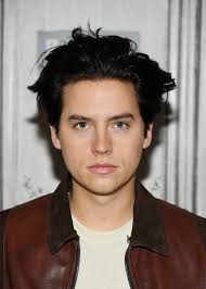 Famous american actors speaking german! Cole Sprouse So Geht Es Nach Luke Perrys Tod Mit Riverdale Weiter