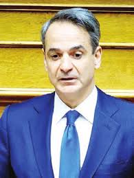 Ο Βαγγέλης Μαρινάκης τελετάρχης στην παρέλαση της 5ης Λεωφόρου