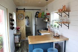 Gula terbuat dari tanaman tebu. 10 Desain Rumah Kayu Untuk Lahan Sempit