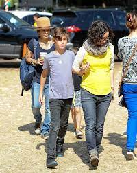 She similarly announced her engagement on air. Sara Gilbert Linda Perry Sara Gilbert And Linda Perry Photos Zimbio