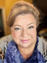 Me at 20… The false eyelashes !! 😉🤗