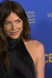 Brad bell did a massive mistake getting rid of krista Allen's version of  taylor. She was beautiful, charismatic and had a very good