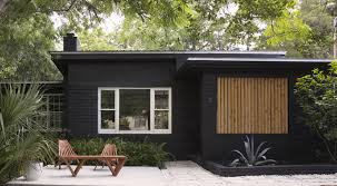 Sofa hijau dan tanaman akan membuat teras kamu terlihat cerah. 10 Ide Desain Rumah 1 Lantai Minimalis Dan Nyaman