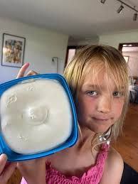 My daughter thinks the ice cream looks very happy 😊