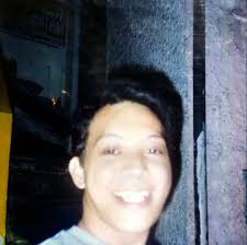 Snake Plissken poses in front of the Statue of Liberty 🎬🗽