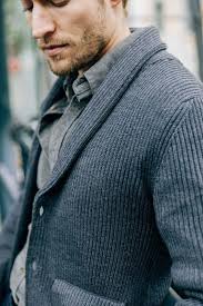 Gratuit · modèle bonnet green city homme. Le Cardigan Col Chale Le Pull Des Grands Hommes