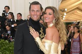 Brady also recently unloaded his nyc time warner center penthouse (pictured in previous slide) for $17.5 million to green mountain coffee billionaire robert stiller and has his boston, mass. Looking Back At Tom Brady And Gisele Bundchen S Two Weddings Beruhmtheiten Gisele Bundchen Toms