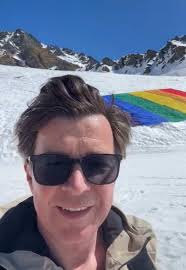 Rick Astley (@rickastleyofficial)