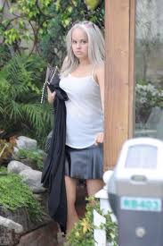 The new look earned unanimous praise from her famous followers, as well as her fans. Debby Ryan Leaves Ken Paves Salon In Los Angeles 09 01 2015 2 Hawtcelebs