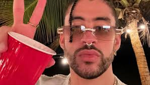 Bad Bunny: Esto dijo sobre VIDEO en el que lanza el teléfono de una fan