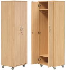 Armoire forte pour armes, armoire ignifuge ou encore armoire pour stocker des produits dangereux, tout dépend de vos besoins. Armoire De Rangement H 853 Hidemar De Chambre De Patient 2 Portes Sur Roulettes