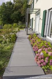 Klassische Weggestaltung Mit Platten Gartengestaltung Garten Terrasse Garten