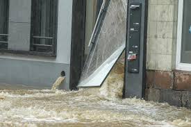 De twee limburgse veiligheidsregio's waarschuwen voor (plotselinge) stijging van de waterstand in de maas, zijrivieren en beken in heel limburg. 00sgrxzrnlk87m