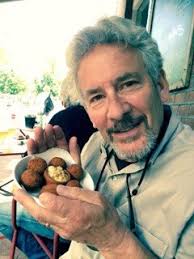 Howard Arthur Pape Obituario