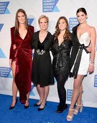 September 1959 in washington d.c.) ist das siebte der elf kinder von robert f. Andrew Cuomo Daughters Slammed Melania And Donald Trump With Mom Kerry Kennedy Years Before Dad Battled President