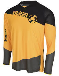 He also wears a black tank top with a green and yellow belt where he keeps his dagger and gourd of magic potion. Bliss Comp Team Jersey Black Yellow Accessories