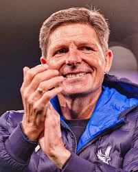 🚨 𝗕𝗥𝗘𝗔𝗞𝗜𝗡𝗚: If Oliver Glasner was offered the Manchester United  job, he would just leave Crystal Palace and take it in a HEARTBEAT! >  Source — @JacobsBen