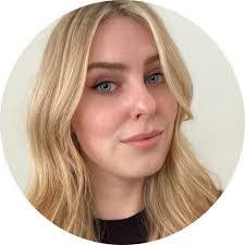 Kari Walton's Instagram, Twitter & Facebook