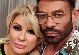 Gianni sperti ha postato sui social uno scatto del suo volto ed è stato accusato dagli haters di aver gianni sperti ha sempre dimostrato di tenere particolarmente al lato estetico del proprio aspetto e sui. Gianni Sperti Si Confessa Sbandata Per L Opinionista Ida Platano O Roberta Di Padua City Roma News