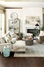 Its dual lid tabletop provides easy access to the roomy space. 45 Comfy Farmhouse Living Room Designs To Steal Digsdigs