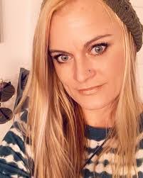 Tara Bruce's Instagram, Twitter & Facebook