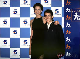 Oceny, sezony, odcinki, obsada, dyskusje wiadomości, ciekawostki oraz galeria. Isabel Aboy Y Aaron Guerrero Daban Vida A Maria Y Chechu En Medico De Familia Medico De Familia Sus Protagonistas 15 Anos Despues Foto En Bekia Actualidad