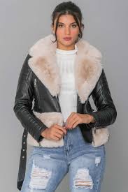 Fausse fourrure noire texturée tissu imitation fourrure d'une originale couleur turquoise, avec un effet de texture découpées. Perfecto Fausse Fourrure Noir Et Beige Cinelle Paris Mode Femme Tendance