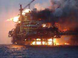 Meksika'nın devlet petrol şirketi pemex, meksika körfezinde su altı petrol boru hattındaki patlamanın ardından dün çıkan yangının kontrol altına alındığını açıkladı. Meksika Korfezi Nde Petrol Platformunda Yangin 4 Olu