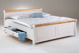 Hohe bettseiten und eingearbeitete zierleiste. Bett Mit Schubladen 200x200 Weiss Antik Holzbett Kiefer Massiv Poarta