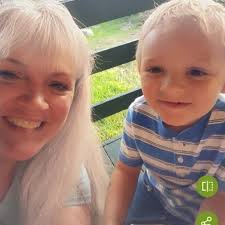 What is the ideal chicken feed ratio for layer pellets, scratch, and  sunflower seeds?