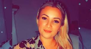 Gemma, nonna record a 33 anni: è la più giovane della Gran Bretagna. «Mi  scambiano per la mamma del bambino»