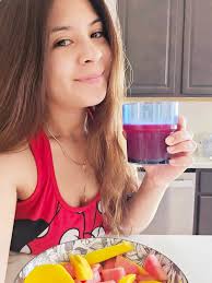 Feliz día de la las madres 🩷🩷🩷 #amor #familia #mamá #mexicanmothersday  started my morning health and light to have full energy. #park ☀️💪 beet  juice with a side of watermelon/ mango 😋