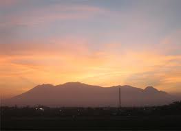 Putri tidur gunung pegunungan ini berbentuk sedang seperti yang pesona kecantikan mountain winnetnews probolinggo situbondo jalur sleeping. Fiqi A Twitteren Gunung Putri Tidur Pasir Putih Situbondo Rt Panduflip07 Sudjiwotedjo Senja Ditubuh Gunung Putri Tidur Mbah Http T Co Cqdbhlao2h