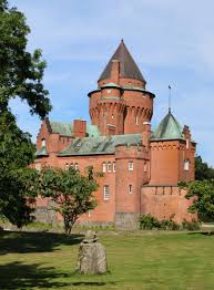 Hjularods Slott Omnamns For Forsta Gangen 1391 Men Det Nuvarande Slottet Byggdes 1894 1897 Franska Medeltidsslott Stod Som Forebild Kanske Framfor Allt Chate