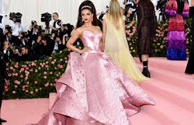 Kriti sanon is an indian actress who is a predominant name in the hindi film industry, born in new delhi to rahul sanon and geeta sanon. 15 Hottest Women In The Indian Entertainment Circuit 2021