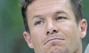 Sexismus: Schmähpreis "Rosa Handtaschl" für Felix Baumgartner